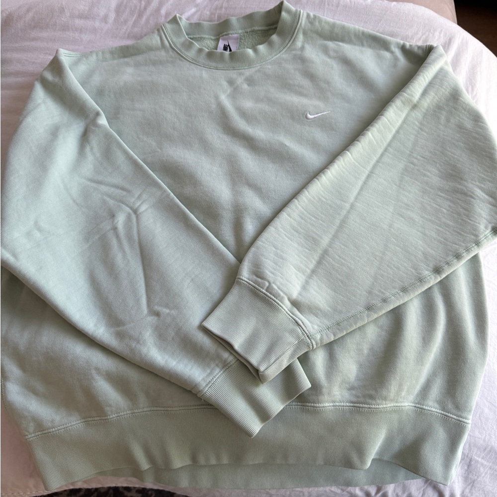 Nike men’s crewneck size L- mint green